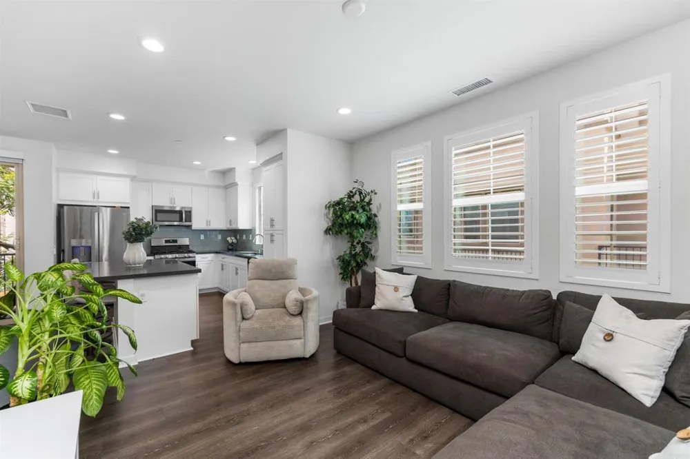 328 Waverunner Court Santee, CA 92071