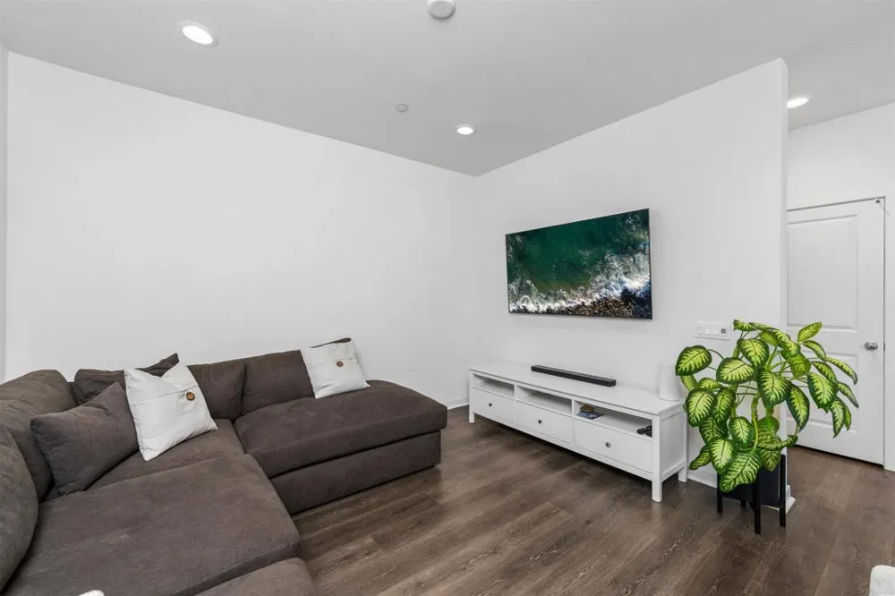 328 Waverunner Court Santee, CA 92071