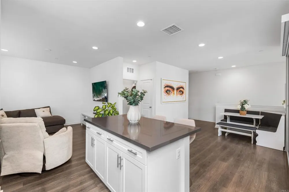 328 Waverunner Court Santee, CA 92071