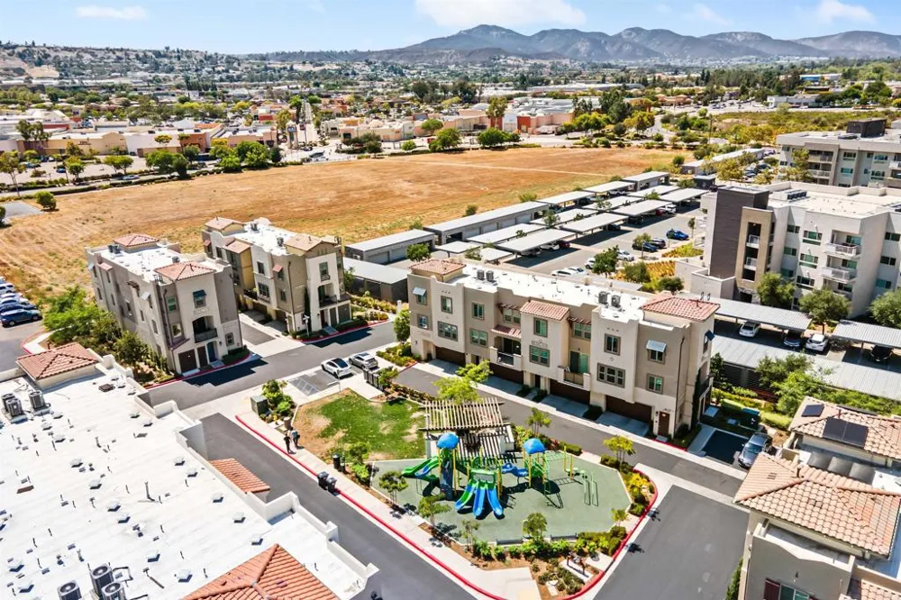 328 Waverunner Court Santee, CA 92071