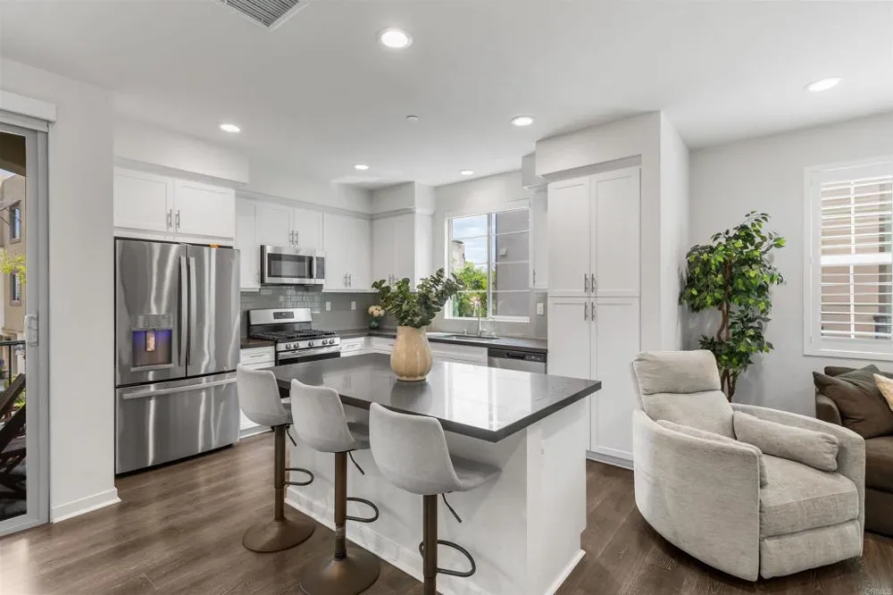 328 Waverunner Court Santee, CA 92071