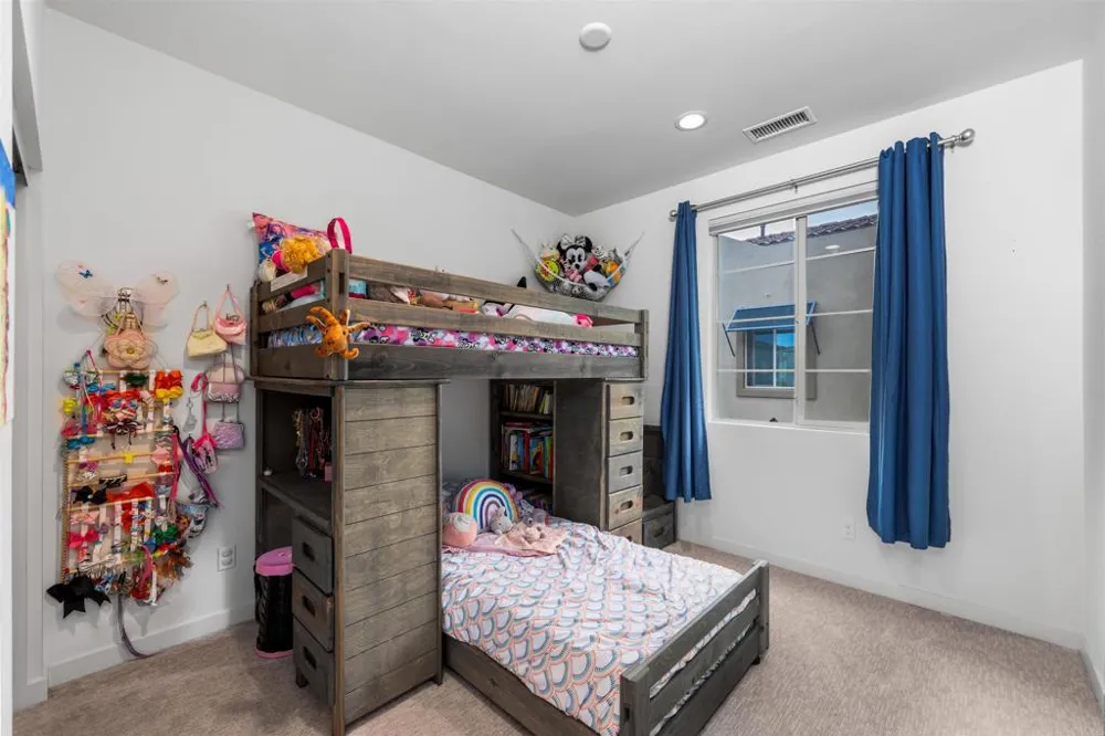 328 Waverunner Court Santee, CA 92071