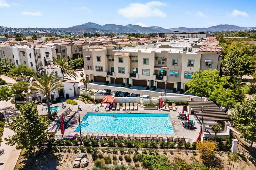 328 Waverunner Court Santee, CA 92071