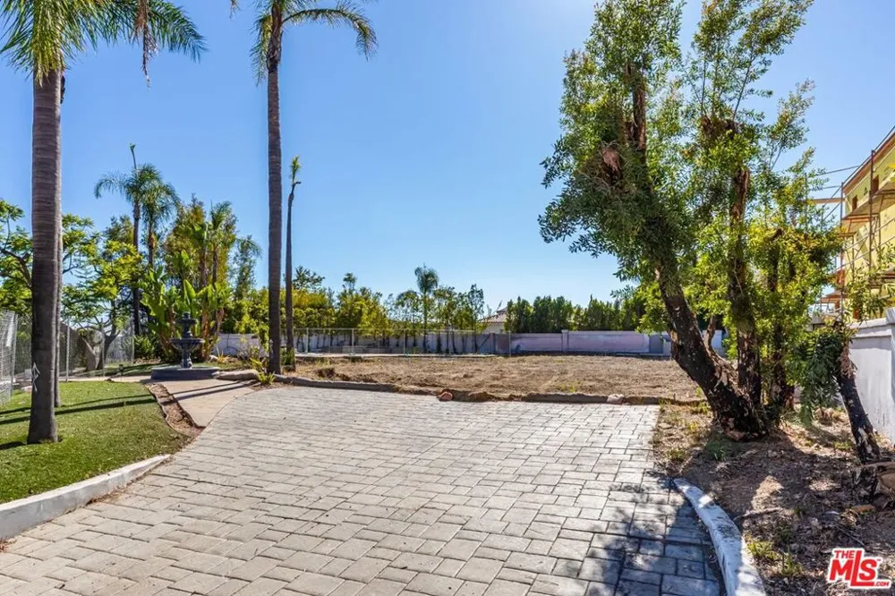 16661 Cumbre Verde Court Los Angeles, CA 90272
