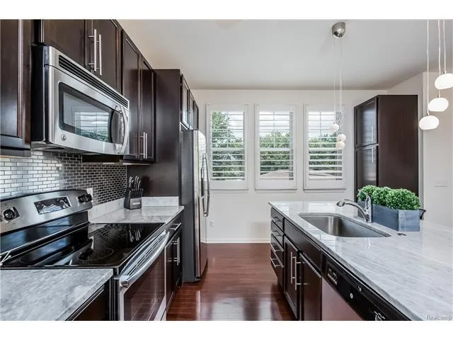 3070 Kilmer Avenue Troy, MI 48083