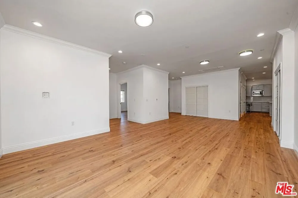 944 S Serrano Avenue #301 Los Angeles, CA 90006