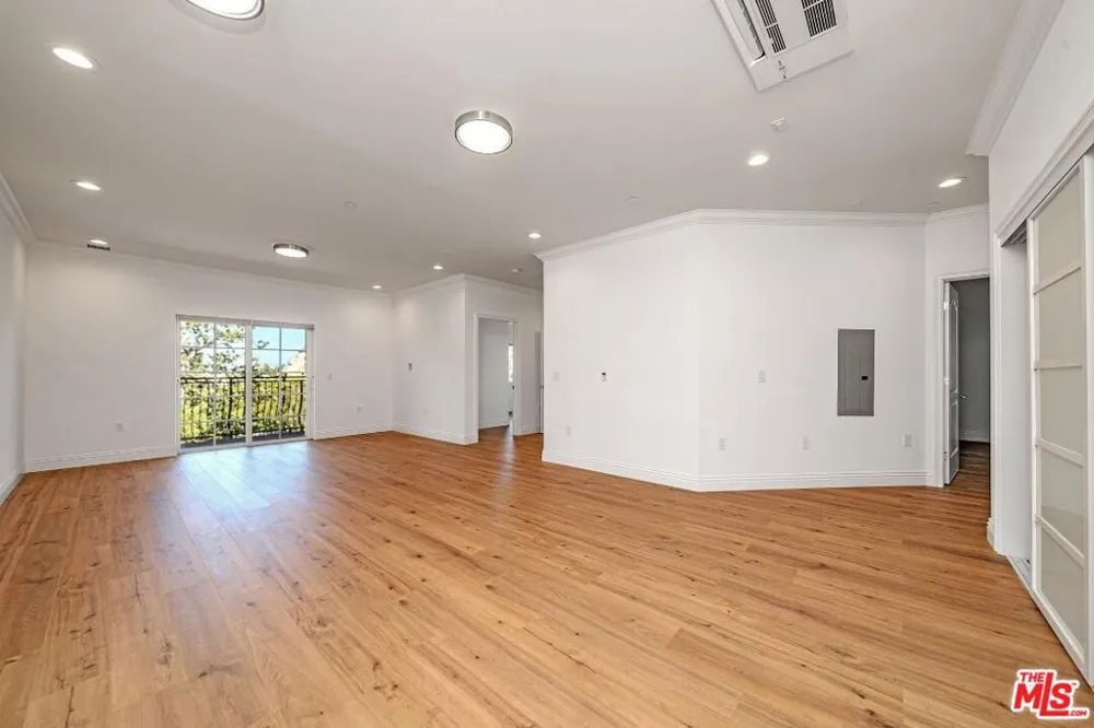 944 S Serrano Avenue #301 Los Angeles, CA 90006