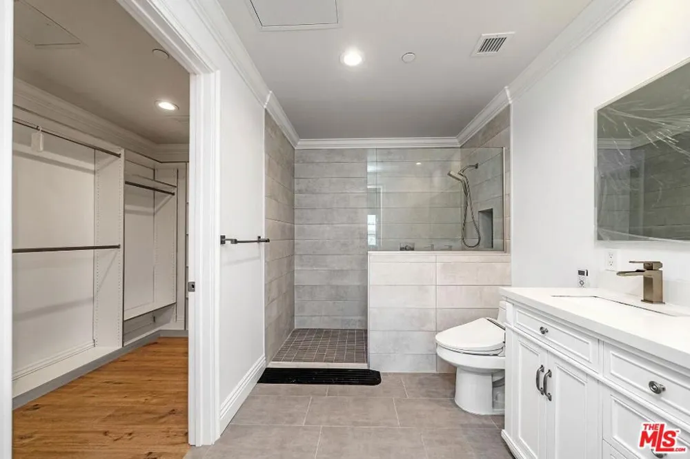 944 S Serrano Avenue #301 Los Angeles, CA 90006