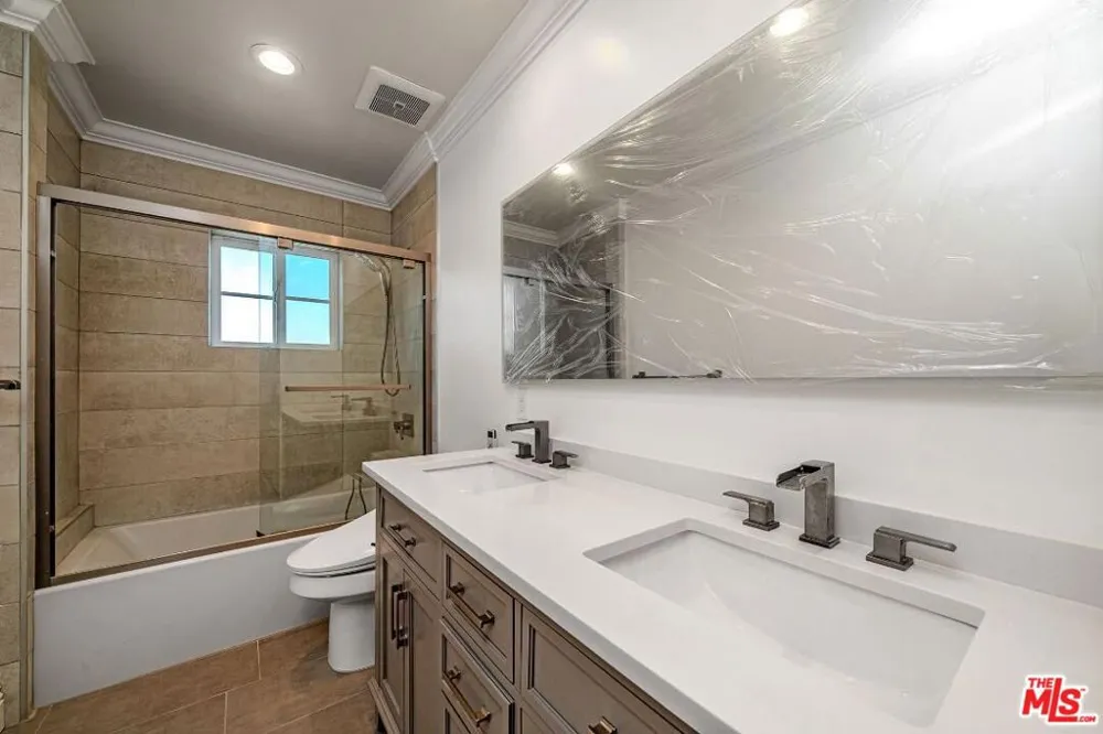 944 S Serrano Avenue #301 Los Angeles, CA 90006