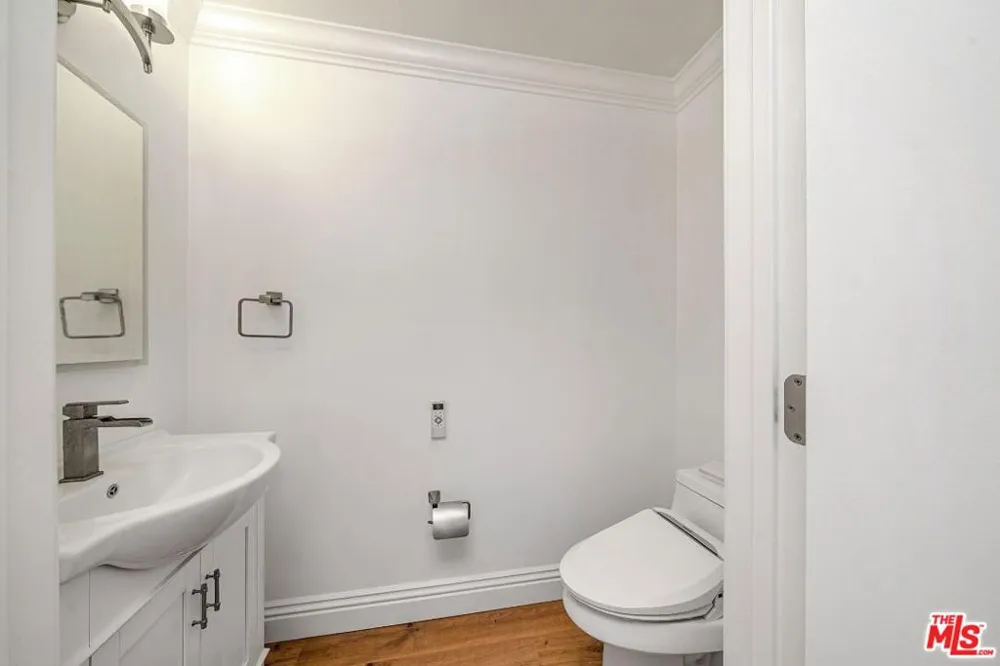 944 S Serrano Avenue #301 Los Angeles, CA 90006