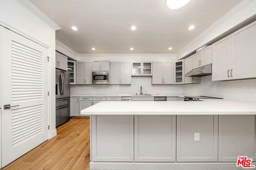 944 S Serrano Avenue #301 Los Angeles, CA 90006