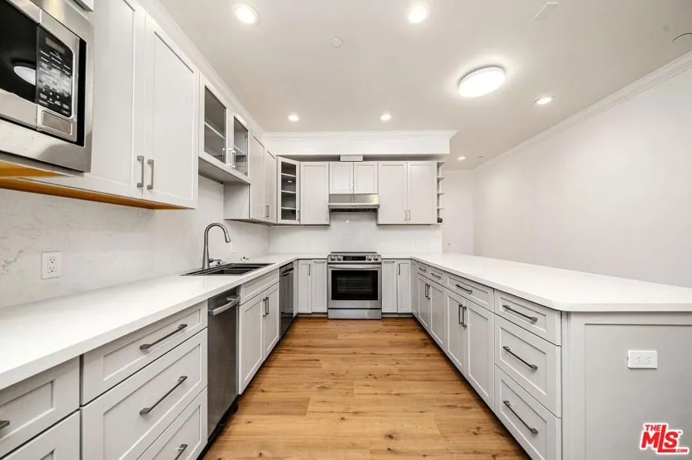 944 S Serrano Avenue #301 Los Angeles, CA 90006