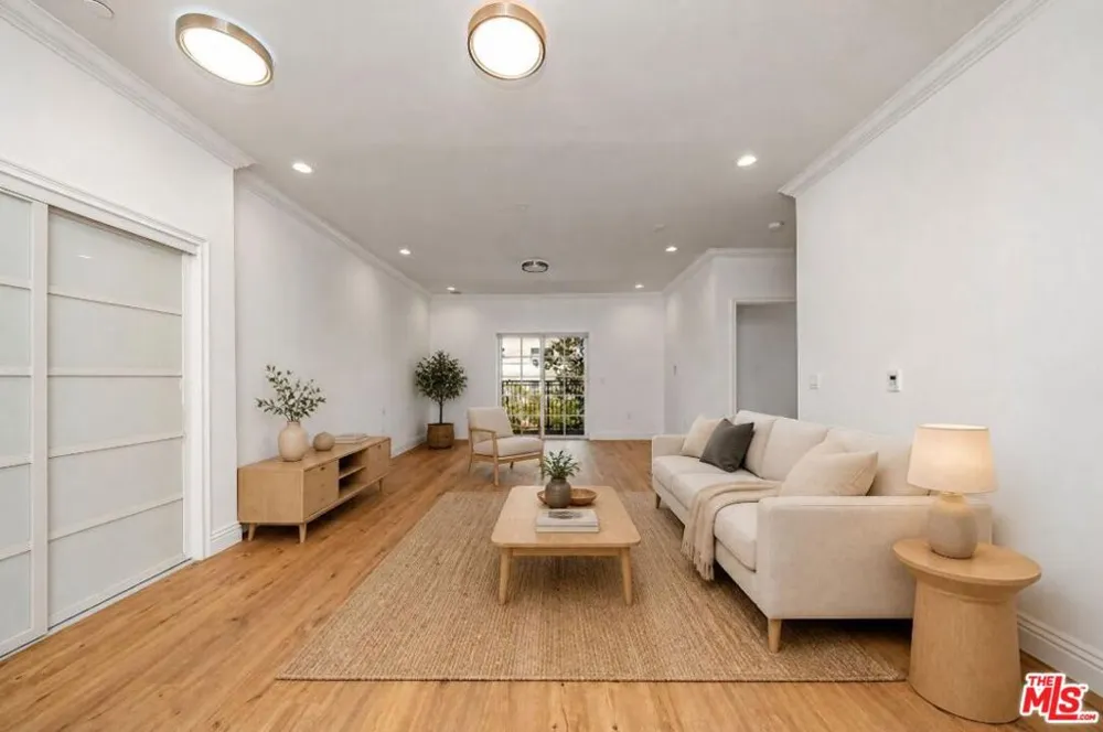 944 S Serrano Avenue #301 Los Angeles, CA 90006