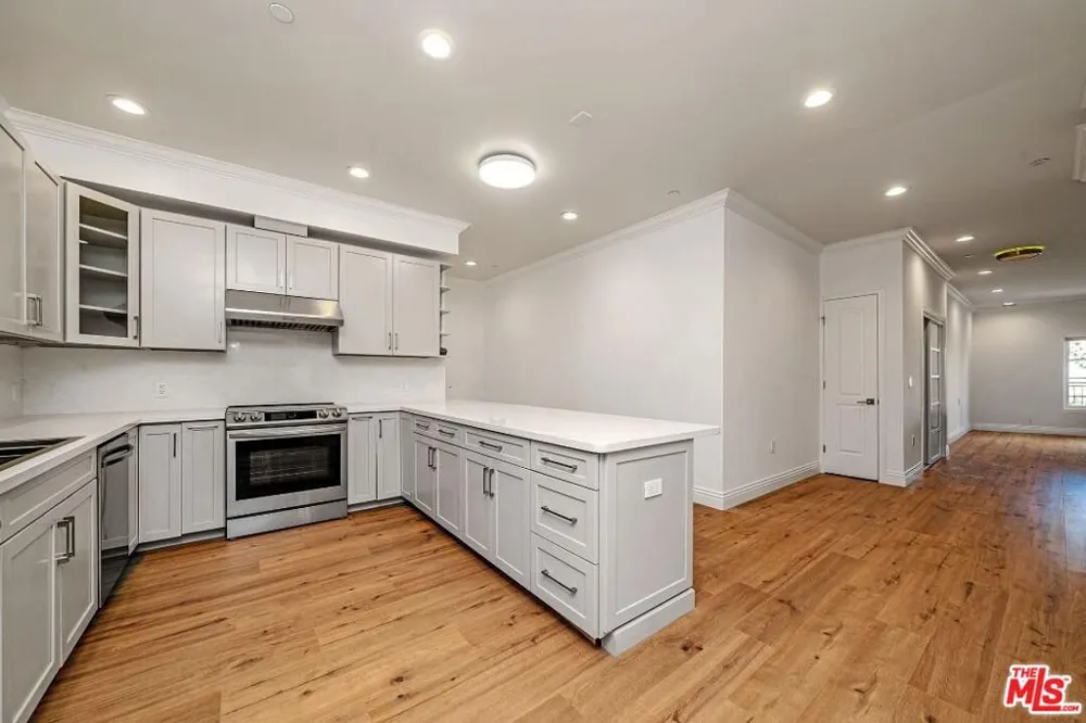944 S Serrano Avenue #301 Los Angeles, CA 90006