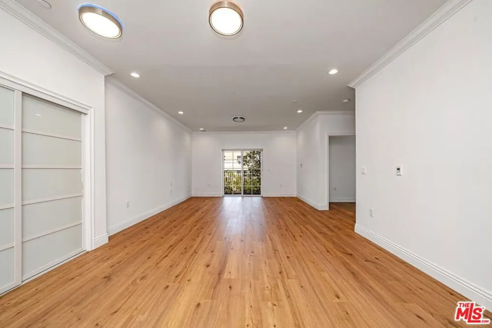 944 S Serrano Avenue #301 Los Angeles, CA 90006