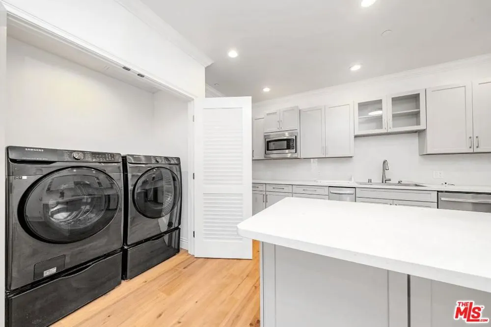 944 S Serrano Avenue #301 Los Angeles, CA 90006