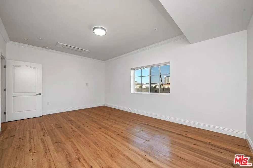 944 S Serrano Avenue #301 Los Angeles, CA 90006