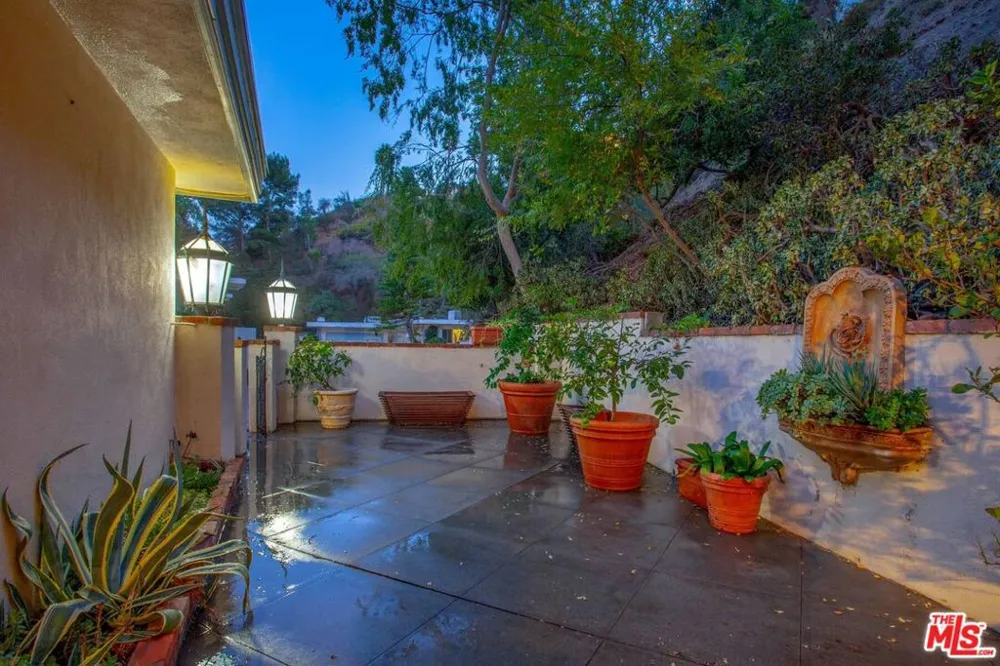 10216 Cielo Drive Beverly Hills, CA 90210