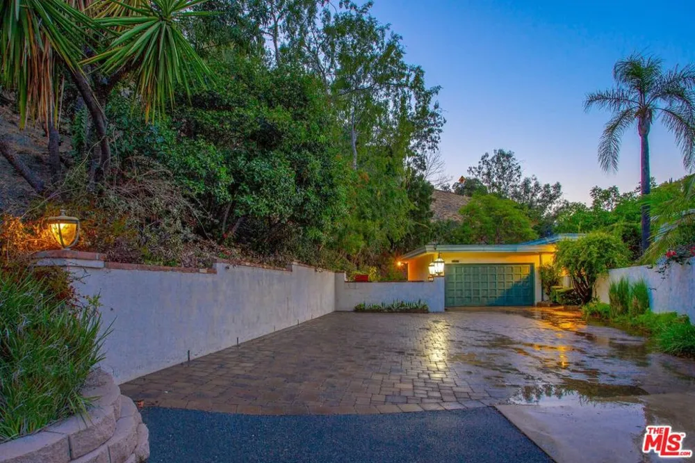 10216 Cielo Drive Beverly Hills, CA 90210