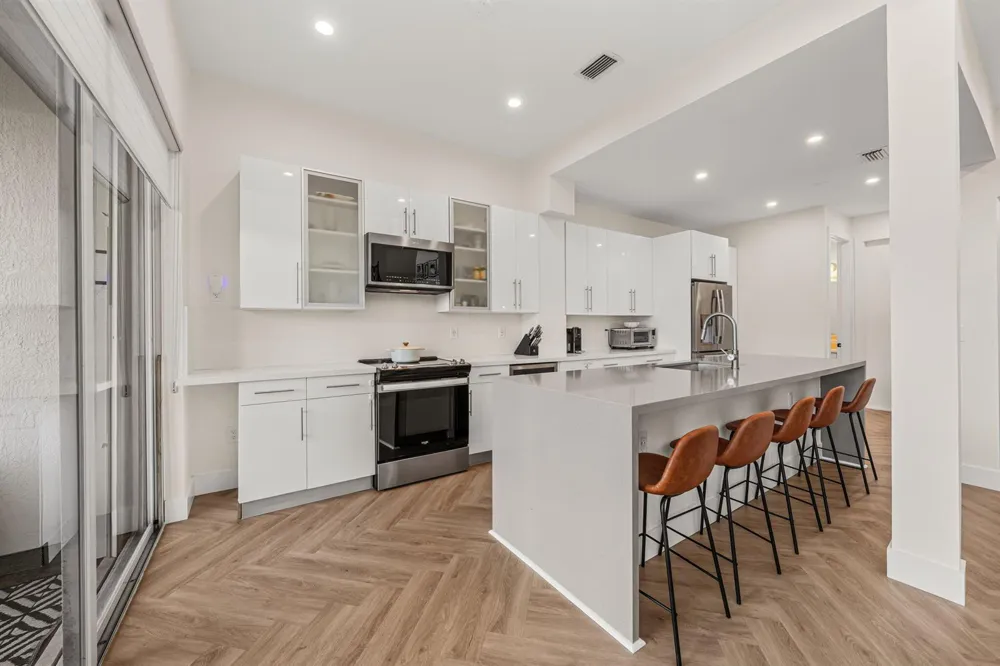 6394 BELLA CIRCLE #1004 Boynton Beach, FL 33437
