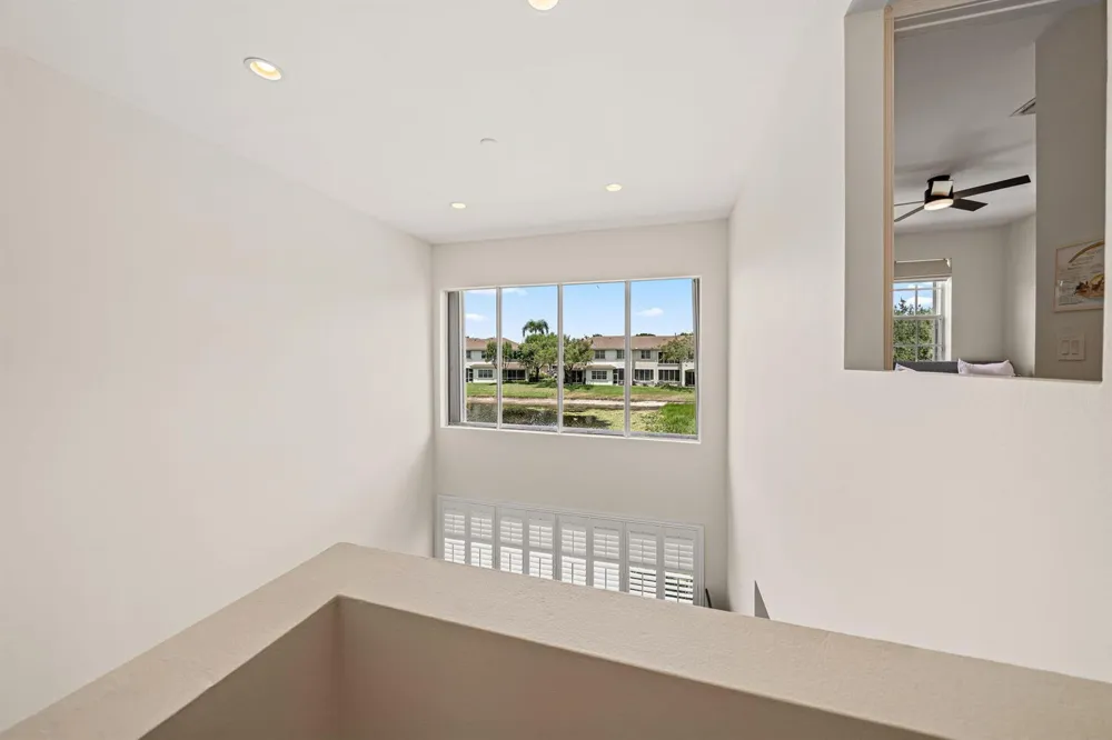 6394 BELLA CIRCLE #1004 Boynton Beach, FL 33437