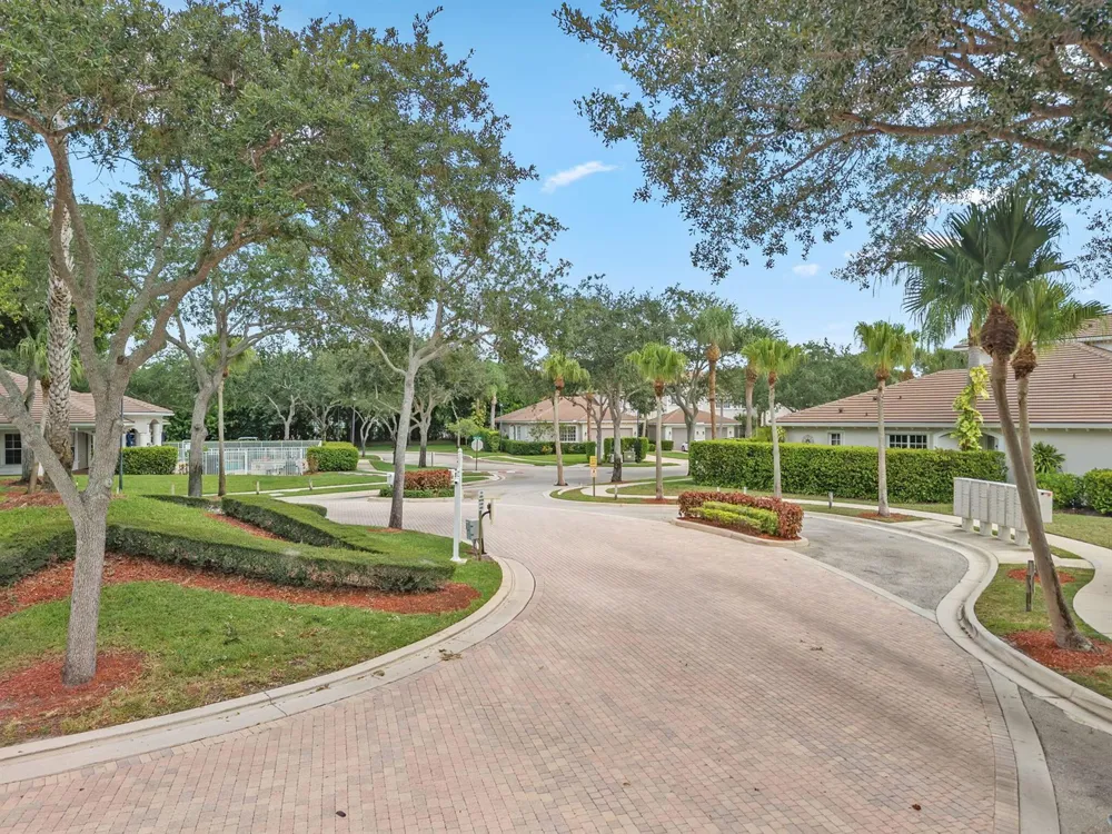 6394 BELLA CIRCLE #1004 Boynton Beach, FL 33437