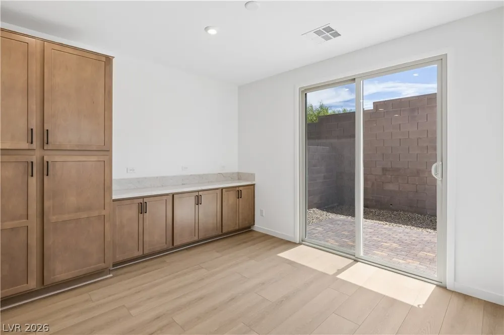 11977 Angle Cliff Avenue Las Vegas, NV 89138