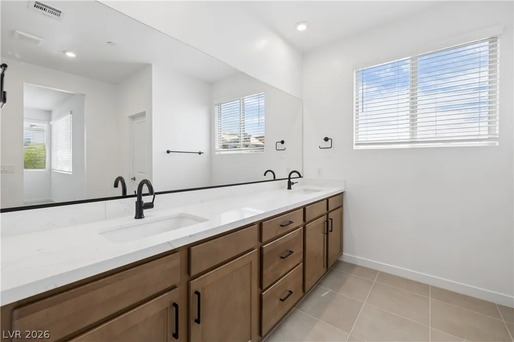 11977 Angle Cliff Avenue Las Vegas, NV 89138