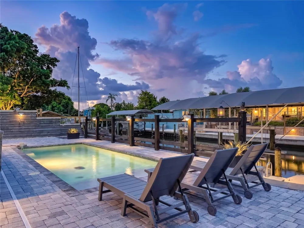 6835 GEORGIA AVENUE Bradenton, FL 34207