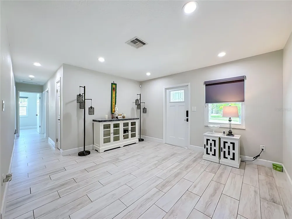 6835 GEORGIA AVENUE Bradenton, FL 34207