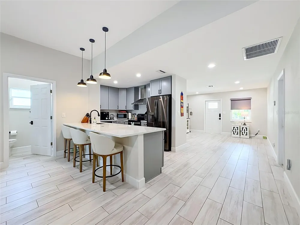 6835 GEORGIA AVENUE Bradenton, FL 34207
