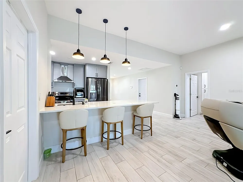 6835 GEORGIA AVENUE Bradenton, FL 34207
