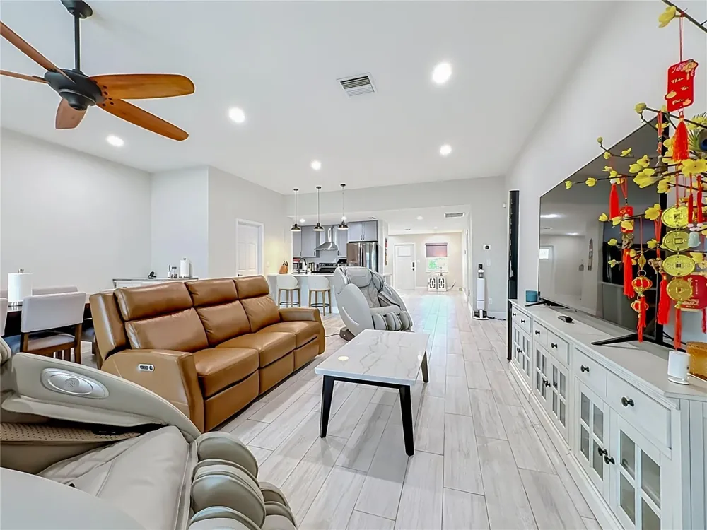 6835 GEORGIA AVENUE Bradenton, FL 34207