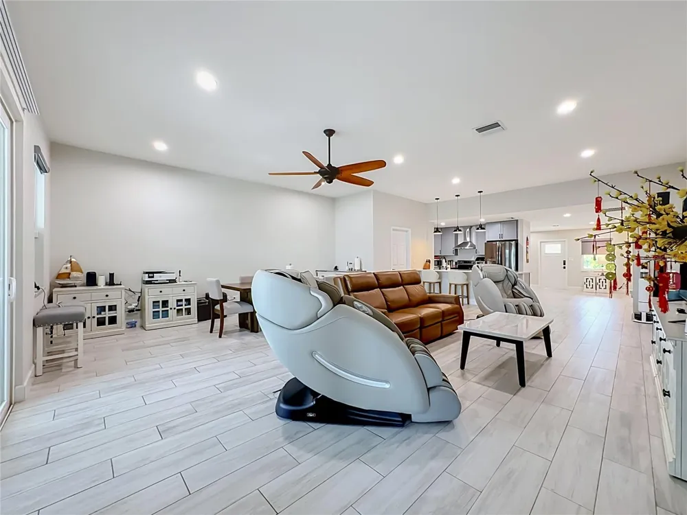 6835 GEORGIA AVENUE Bradenton, FL 34207