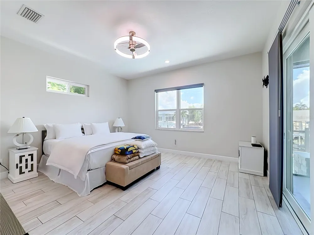 6835 GEORGIA AVENUE Bradenton, FL 34207