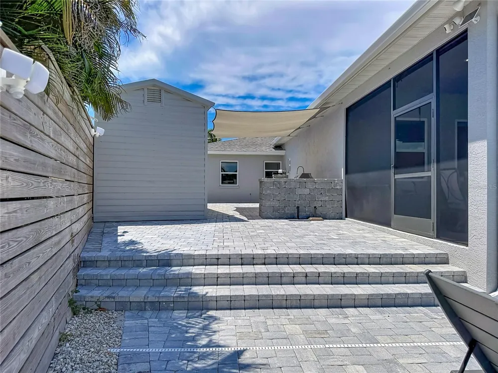 6835 GEORGIA AVENUE Bradenton, FL 34207