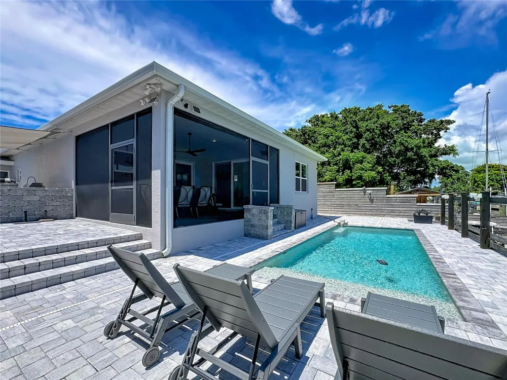 6835 GEORGIA AVENUE Bradenton, FL 34207