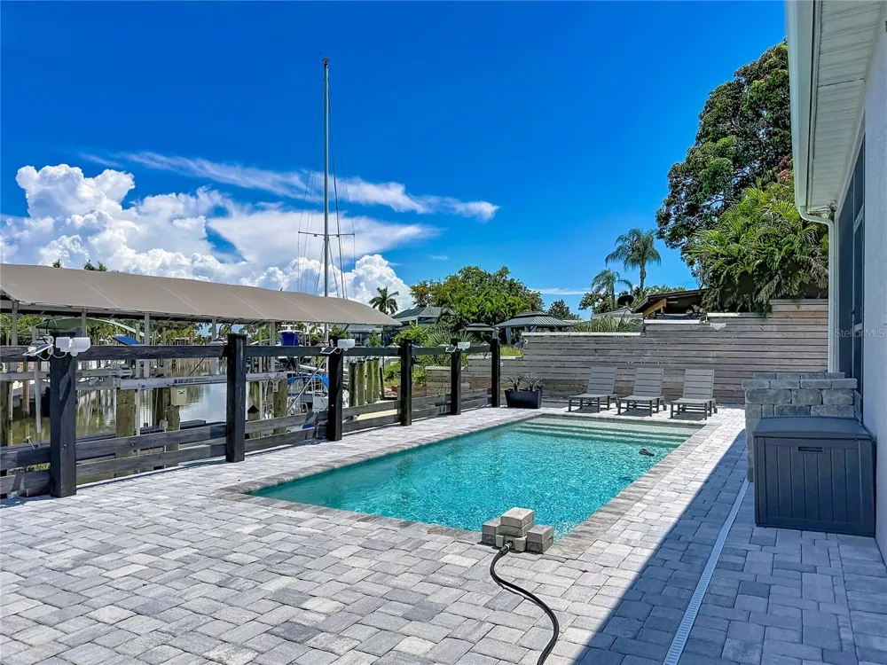 6835 GEORGIA AVENUE Bradenton, FL 34207