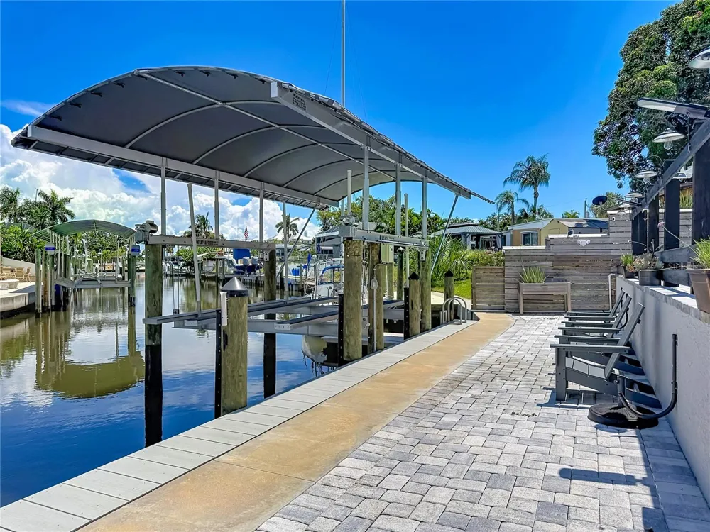 6835 GEORGIA AVENUE Bradenton, FL 34207