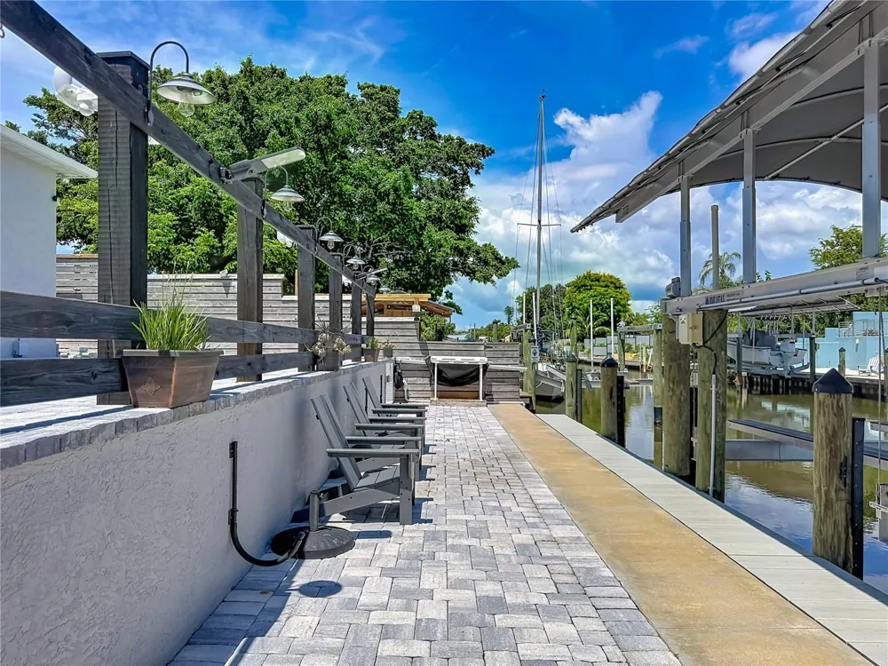 6835 GEORGIA AVENUE Bradenton, FL 34207