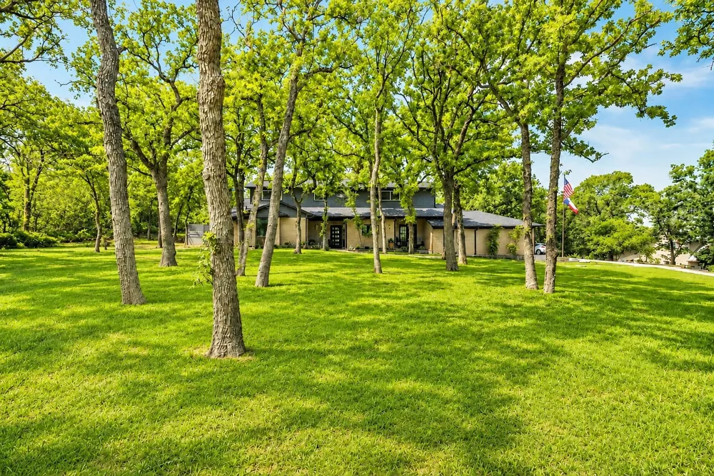 900 E Pioneer Circle Argyle, TX 76226