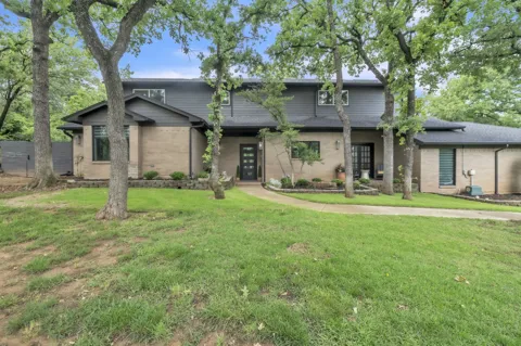 900 E Pioneer Circle