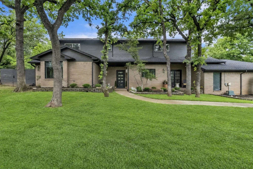900 E Pioneer Circle Argyle, TX 76226