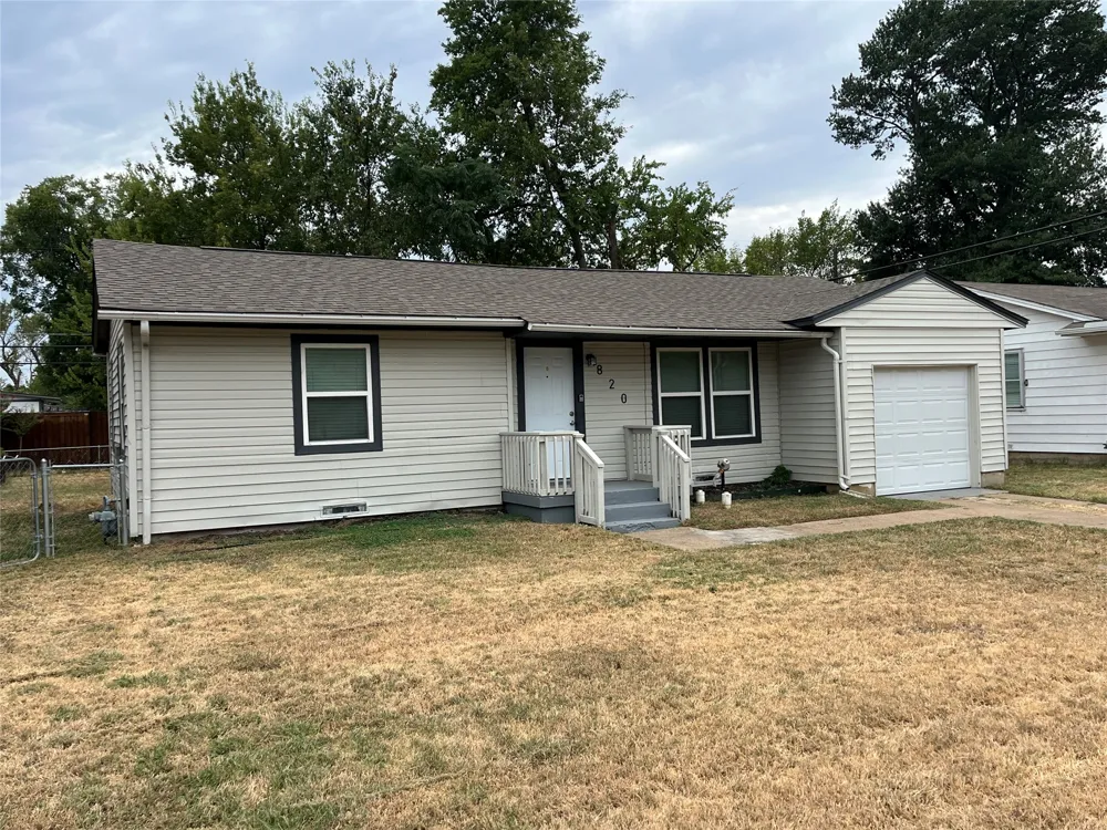 820 E Edith Street Irving, TX 75061