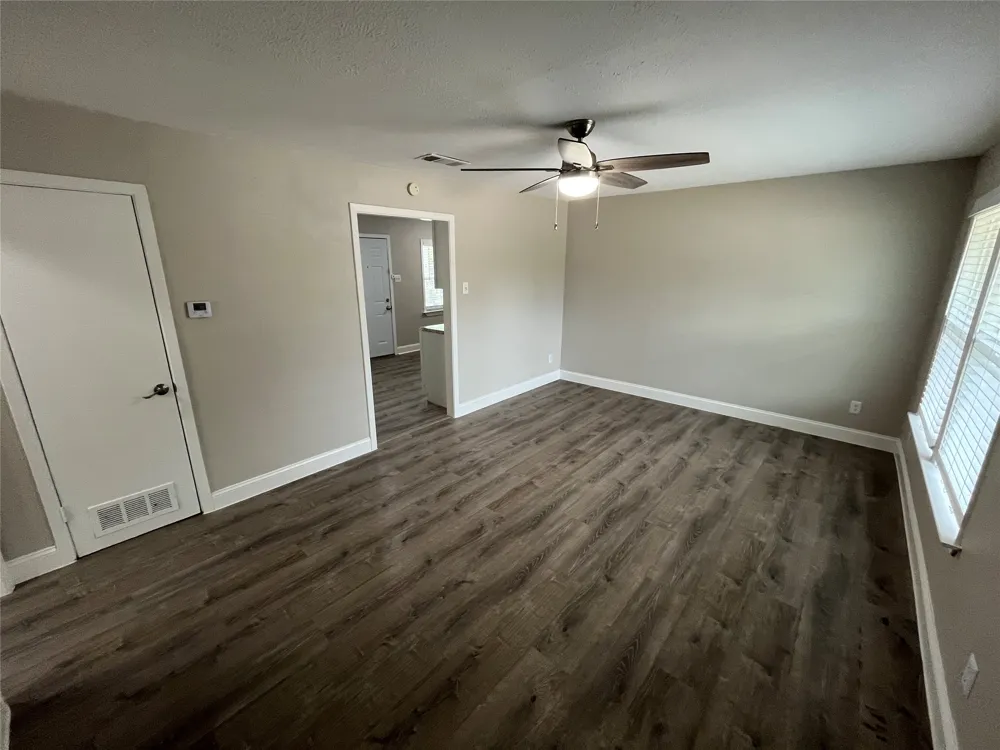 820 E Edith Street Irving, TX 75061