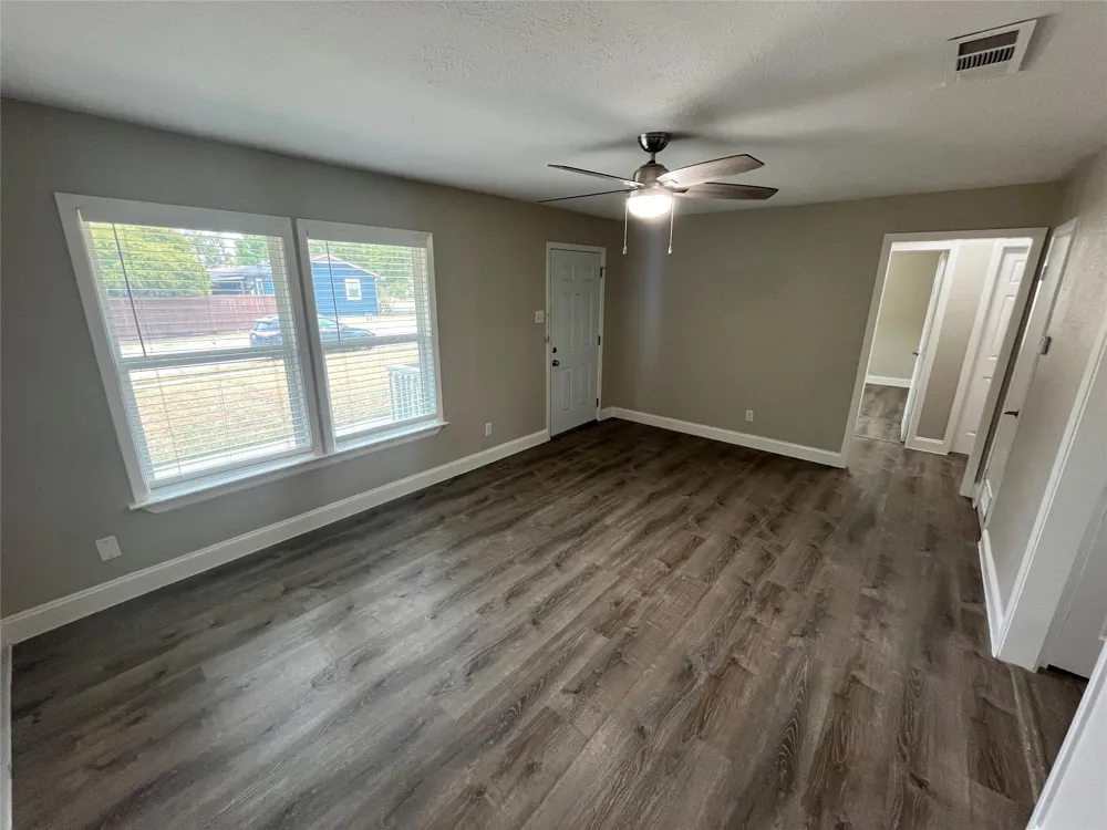 820 E Edith Street Irving, TX 75061