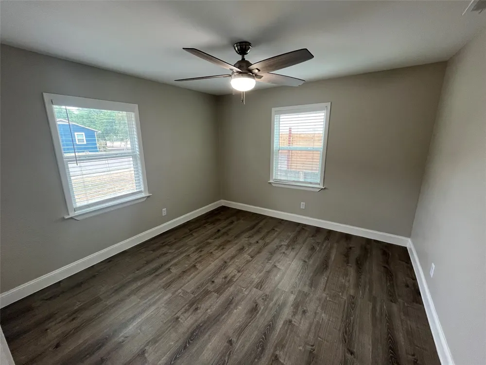 820 E Edith Street Irving, TX 75061