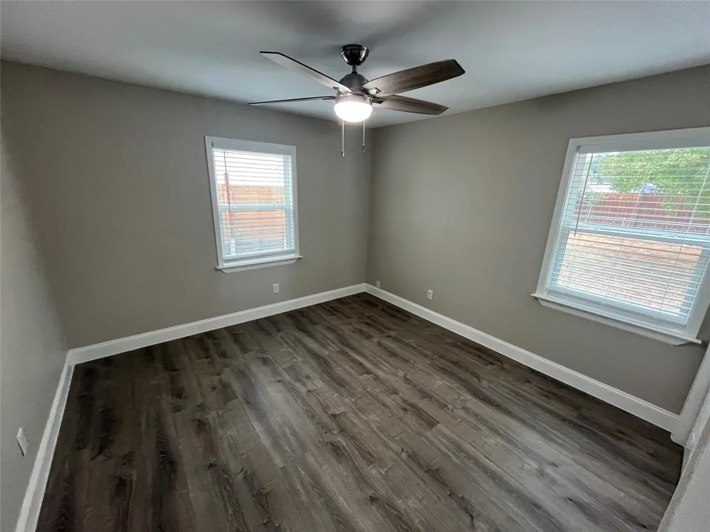 820 E Edith Street Irving, TX 75061
