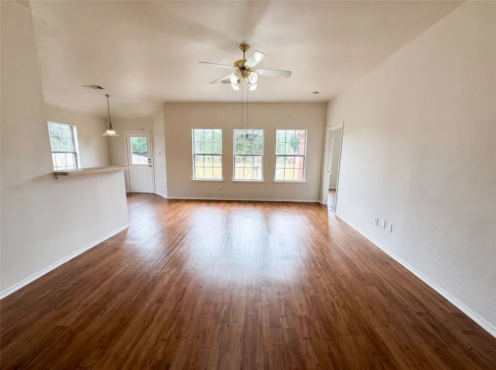5432 Nuthatch Street Dallas, TX 75236