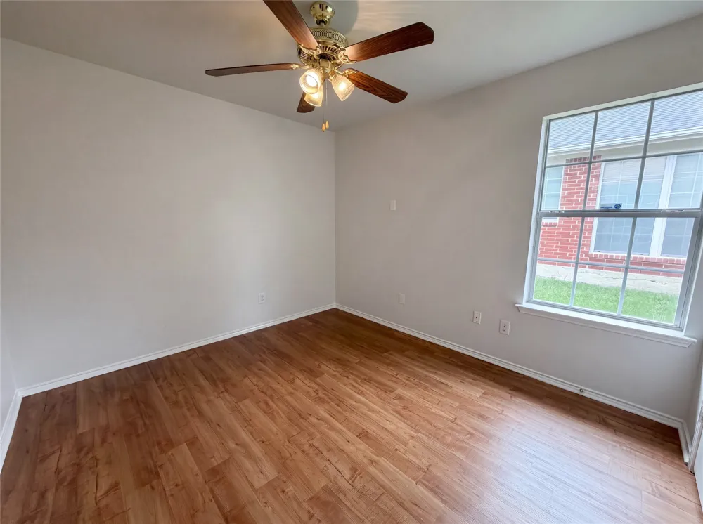 5432 Nuthatch Street Dallas, TX 75236